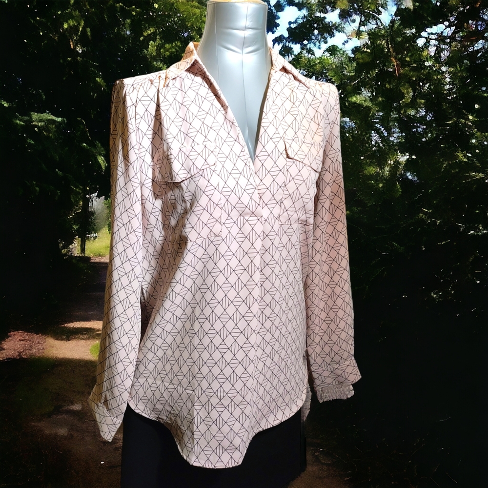 ANN TAYLOR | ✨ Black & White Geometric Patterned Blouse | NWOT ✨ size S
